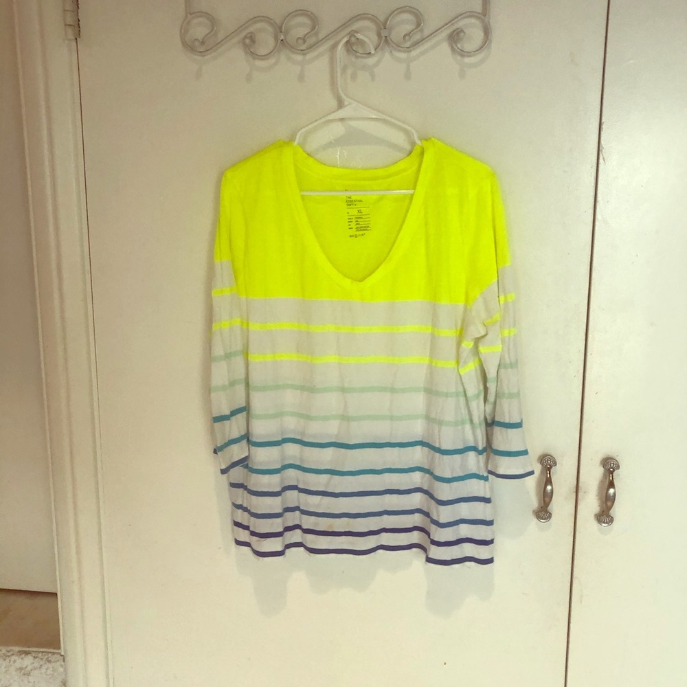 🎾 Gap Essential Soft V Tee 🎾